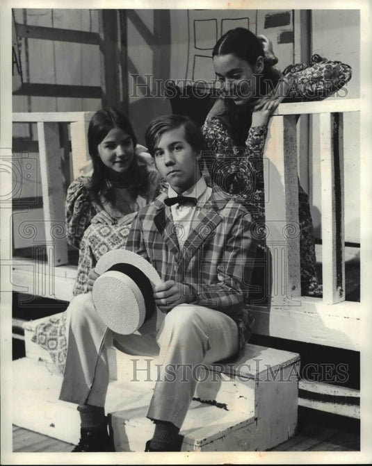 1972 Press Photo Nanette Decker and Benita Hofstetter in Meet Me in St. Louis - Historic Images