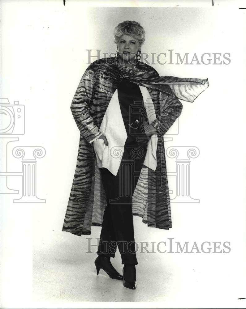 1988 Press Photo Fashion women - cva58188 - Historic Images