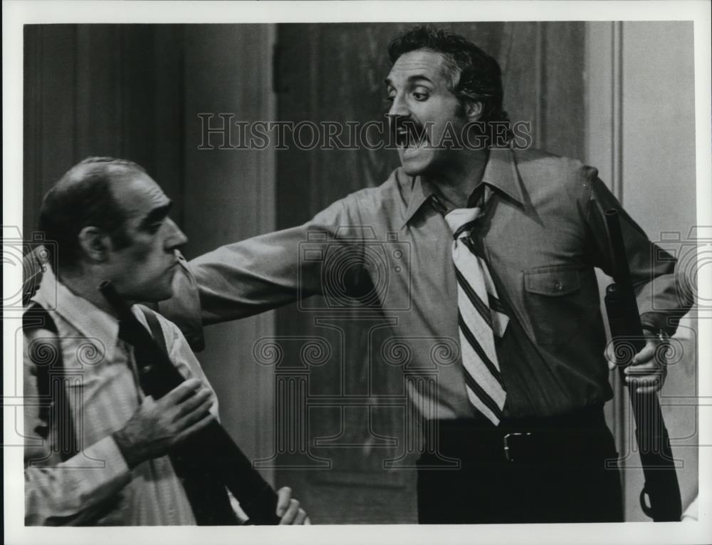 1979 Press Photo Abe Vigoda &amp; Hal Linden in Barney Miller - cvp54273 - Historic Images