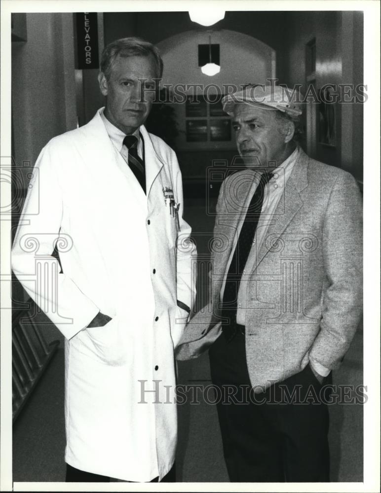 1987 Press Photo Ronny Cox and Ed Flanders star in St. Elsewhere - cvp72954 - Historic Images