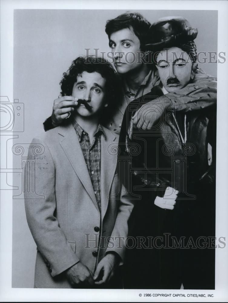 1986 Press Photo Mark Linn Baker Bronson Pinchot Perfect Strangers - cvp51397 - Historic Images