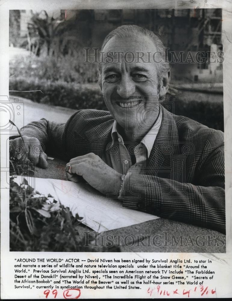 1975 Press Photo David Niven stars in Around the World nature show - cvp41312 - Historic Images
