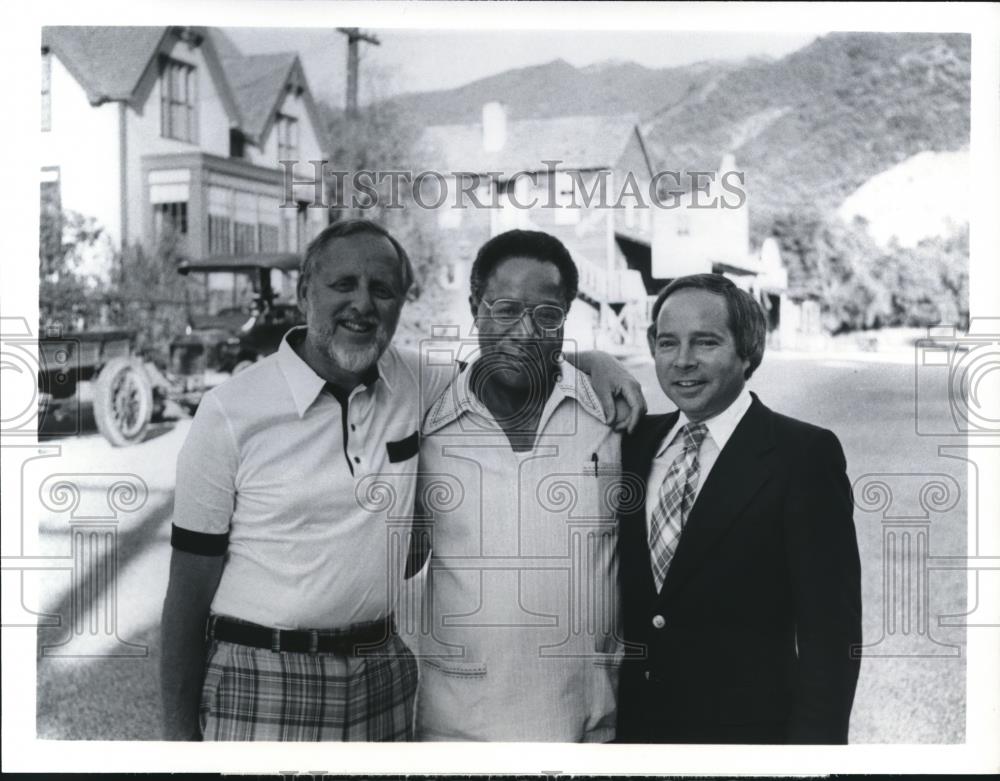 1979 Press Photo David L. Wolper and Alex Haley in Roots: The Next Generations - Historic Images