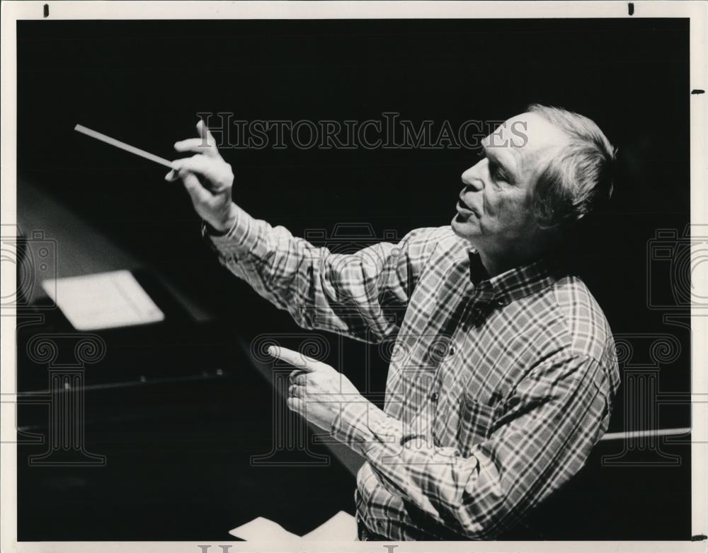 1987 Press Photo Daniel Moe Conductor  - cvp49594 - Historic Images