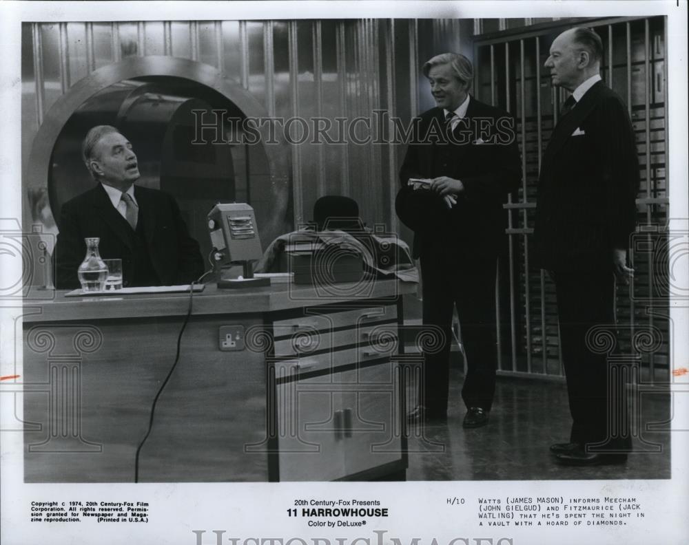 1974 Press Photo James Mason John Gielgud and Jack Watling in 11 Harrowhouse - Historic Images