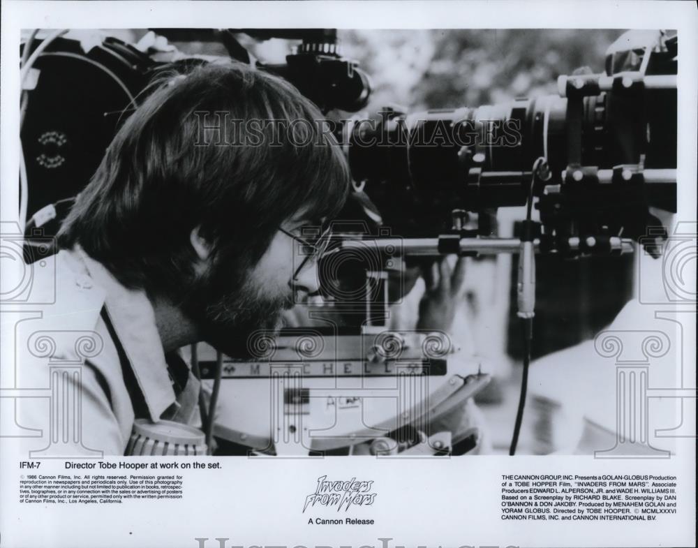 1986 Press Photo Tobe Hooper director on set of Invaders from Mars - cvp46350 - Historic Images