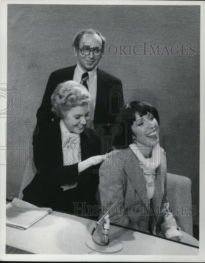 1976 Press Photo Jenny Crimm Joel Rose and Liz Richards WEWS Cleveland Hosts - Historic Images