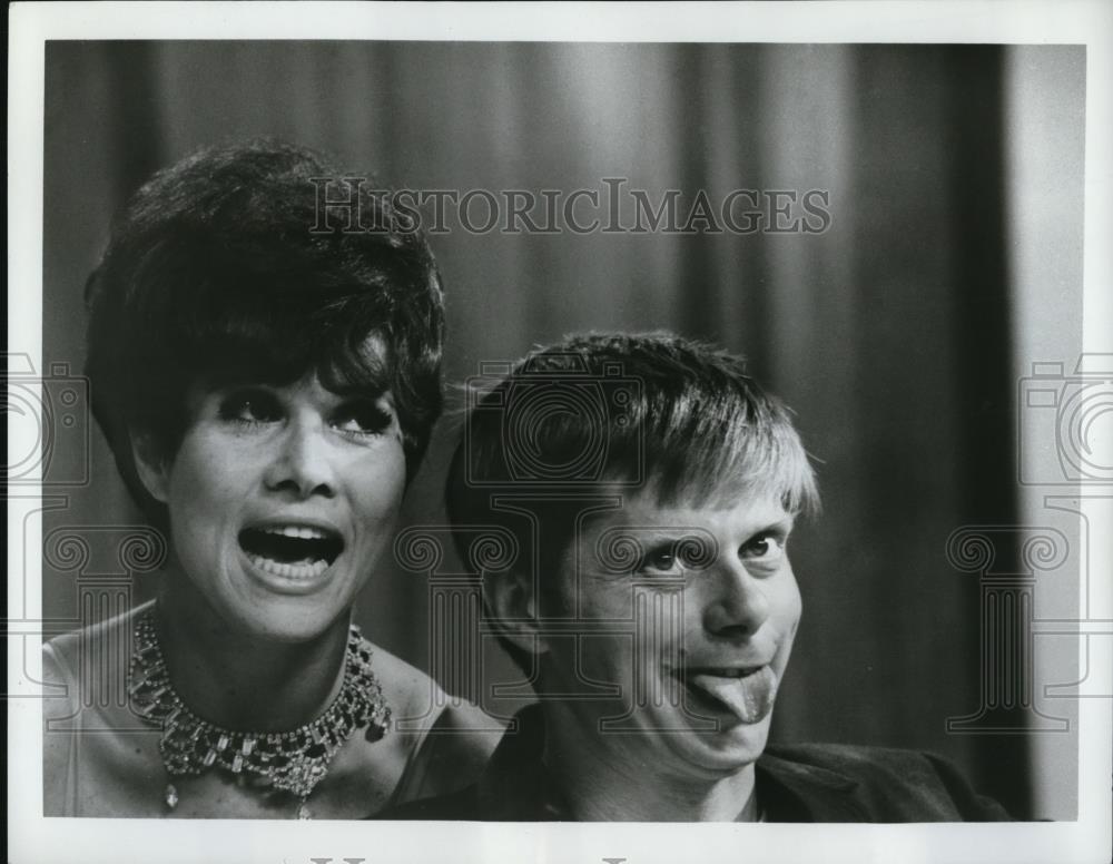 1968 Press Photo Robert Morse and Michele Lee in That&#39;s Life - cvp50800 - Historic Images