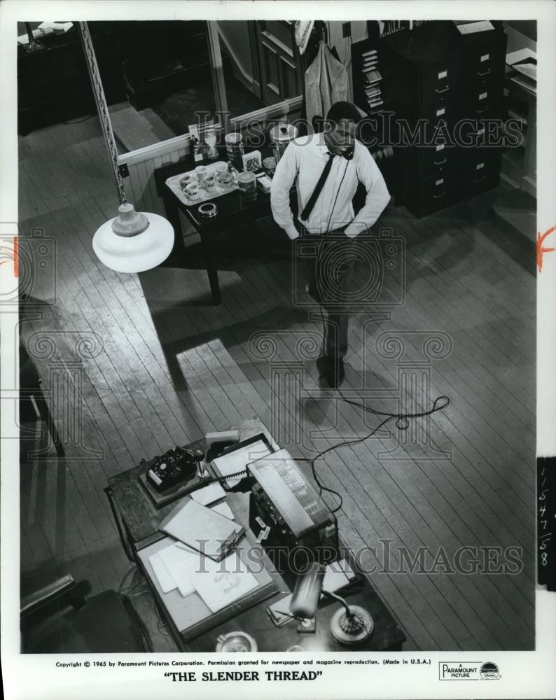 1966 Press Photo Sidney Poitier stars in The Slender Thread movie - cvp48746 - Historic Images