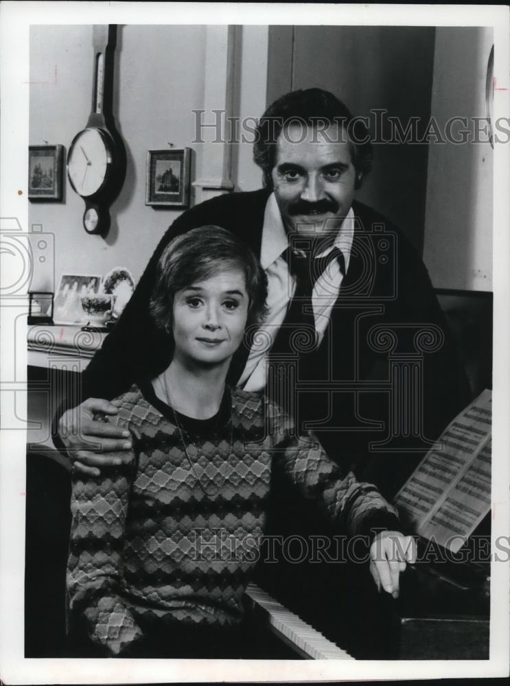 1974 Press Photo Hal Linden, Barbara Barrie in Barney Miller - cvp53769 - Historic Images