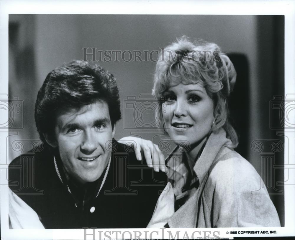 1985 Press Photo Alan Thicke and Joanna Kerns star in Growing Pains - cvp57447 - Historic Images
