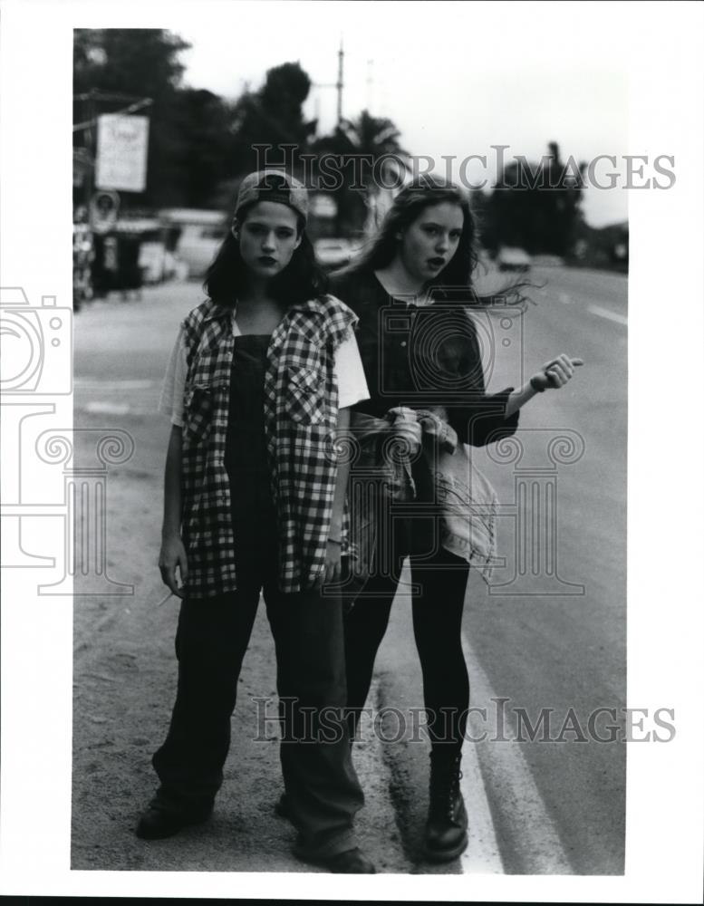 1994 Press Photo Renee Humphrey & Alice Witt in Fun - cvp42522 - Historic Images