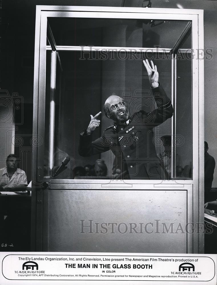 1975 Press Photo Maximillian Schell in The Man in the Glass Booth - cvp68274 - Historic Images
