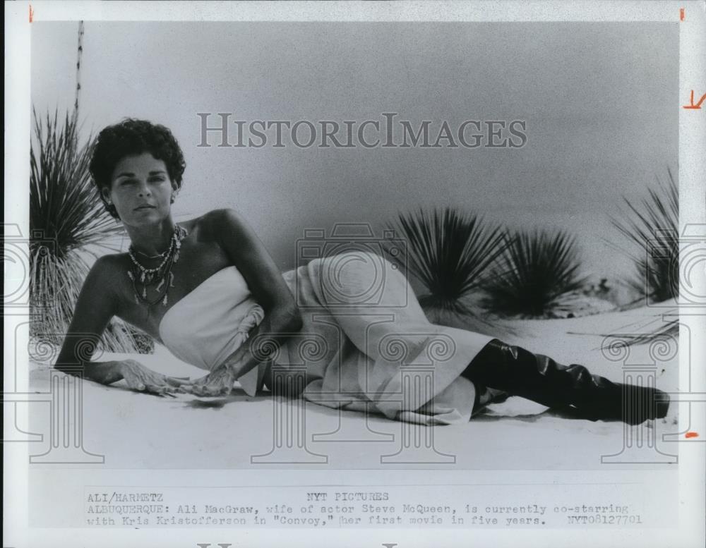 1977 Press Photo Ali MacGraw in Convoy - cvp49032 - Historic Images