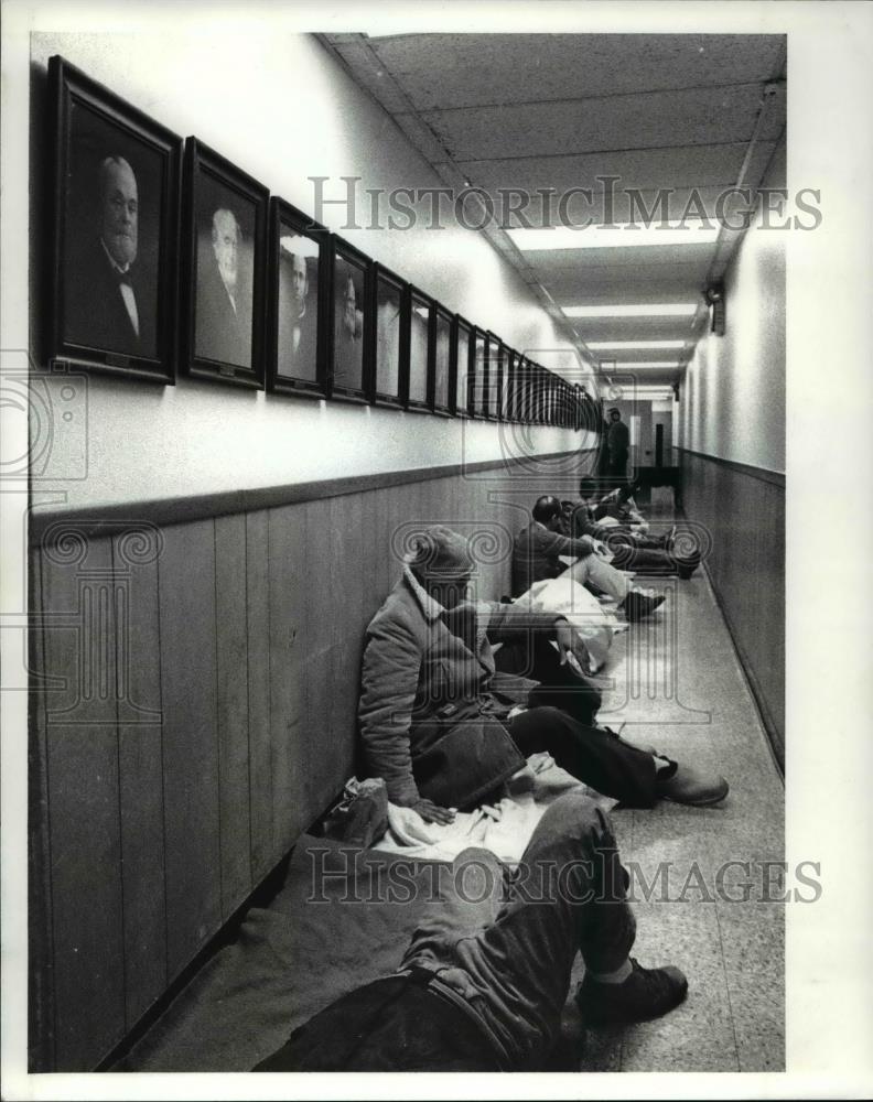 1989 Press Photo The homeless people in the hallways of Methodist Church - Historic Images