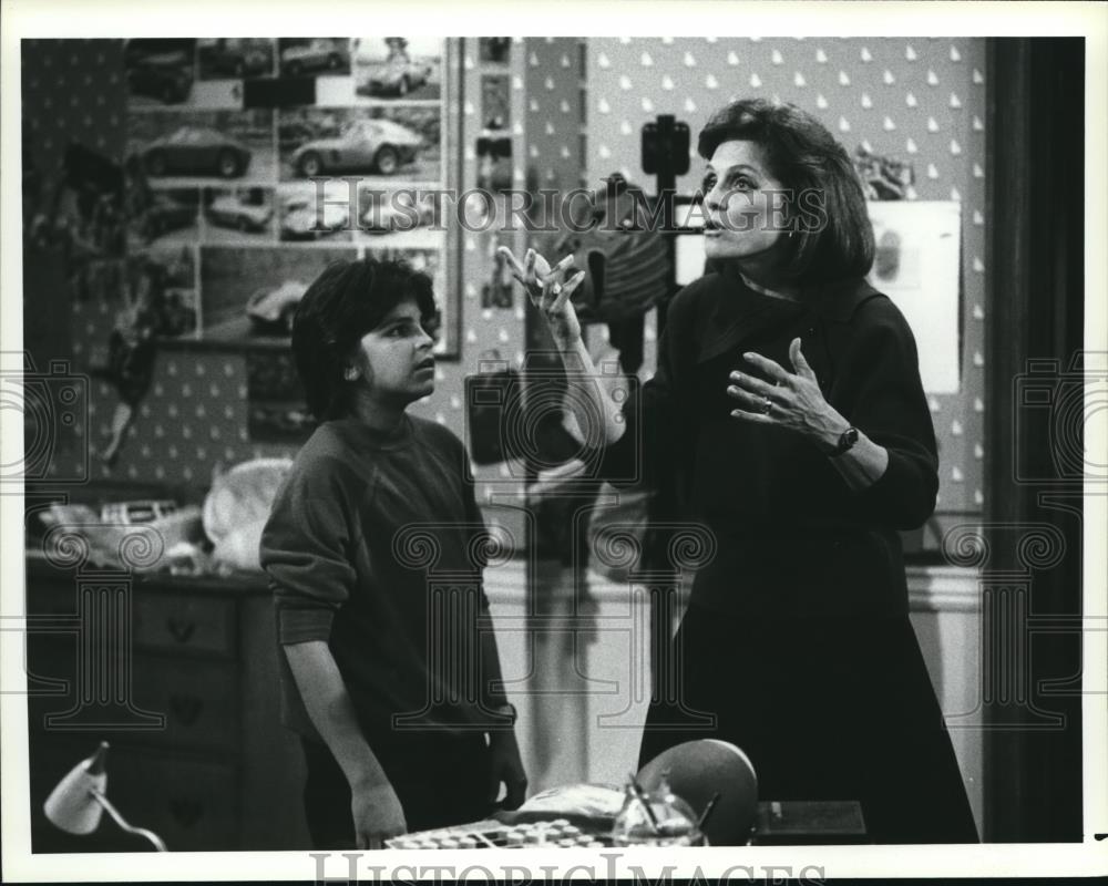 1986 Press Photo Valerie Harper and Danny Ponce star in Valerie TV show - Historic Images
