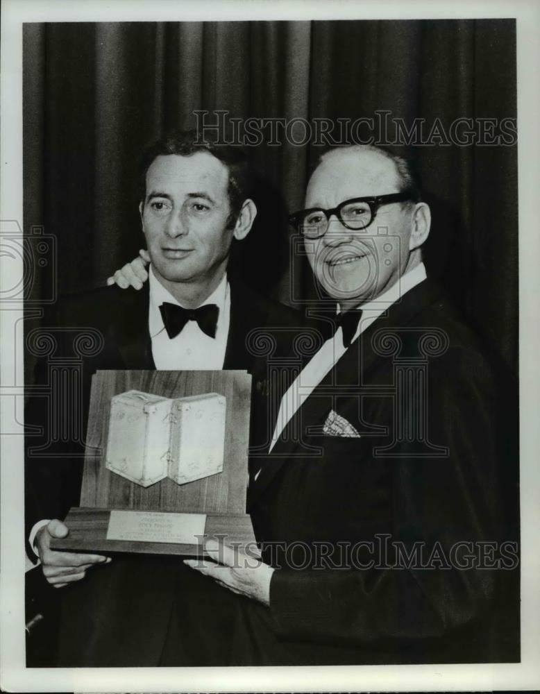 1968 Press Photo Joey Bishop &amp; Jack Benny in The Joey Bishop Show - cvp54890 - Historic Images