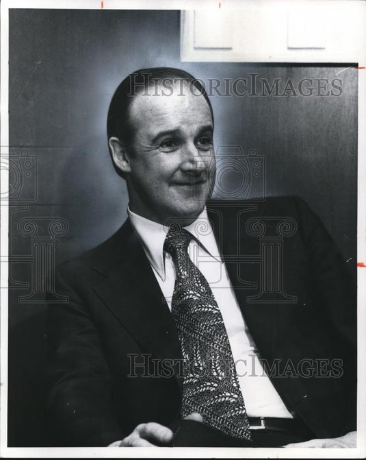 1975 Press Photo Raymond L. Klaver, President May Co, Cleveland - Historic Images