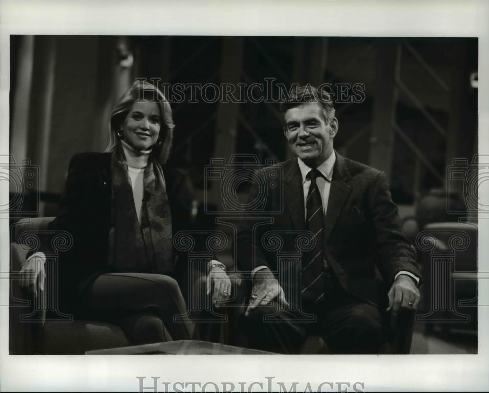 Press Photo Paula Zahn and Tim McCarver cover the 1992 Winter Games - cvp55796 - Historic Images