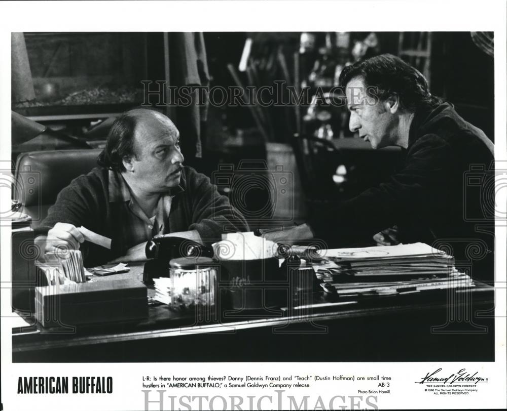 1996 Press Photo Dennis Franz and Dustin Hoffman star in American Buffalo - Historic Images