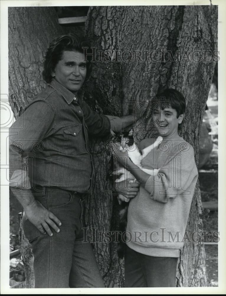 1986 Press Photo Michael London and John Franklin in Alone - cvp58603 - Historic Images