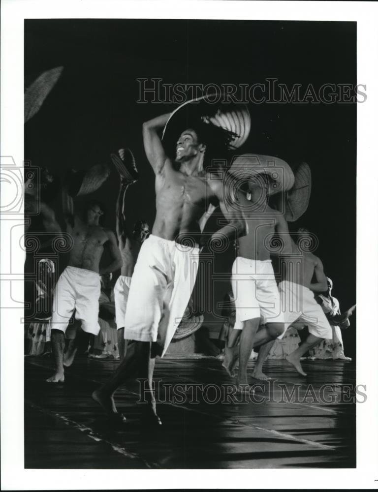 1997 Press Photo Bale&#39; Floclorico da Bahia, Brazilian Dancers. - cva56151 - Historic Images