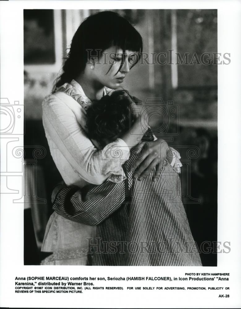 1997 Press Photo Sophie Marceau and Hamish Falconer star in Anna Karenina - Historic Images