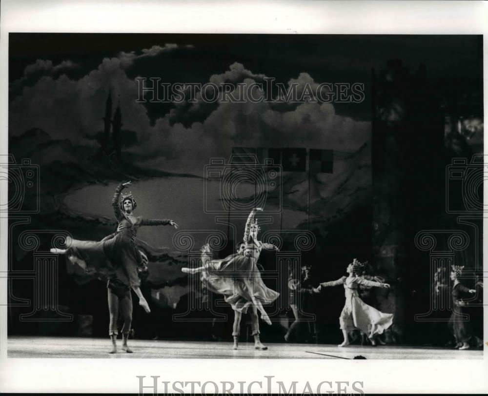1989 Press Photo Cleveland Ballet lavish production Swan Lake - cva59865 - Historic Images