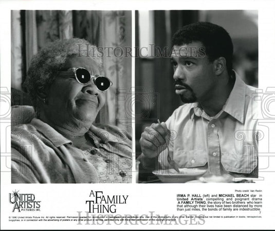 1996 Press Photo Irma P. Hall and Michael Beach star in A Family Thing - Historic Images
