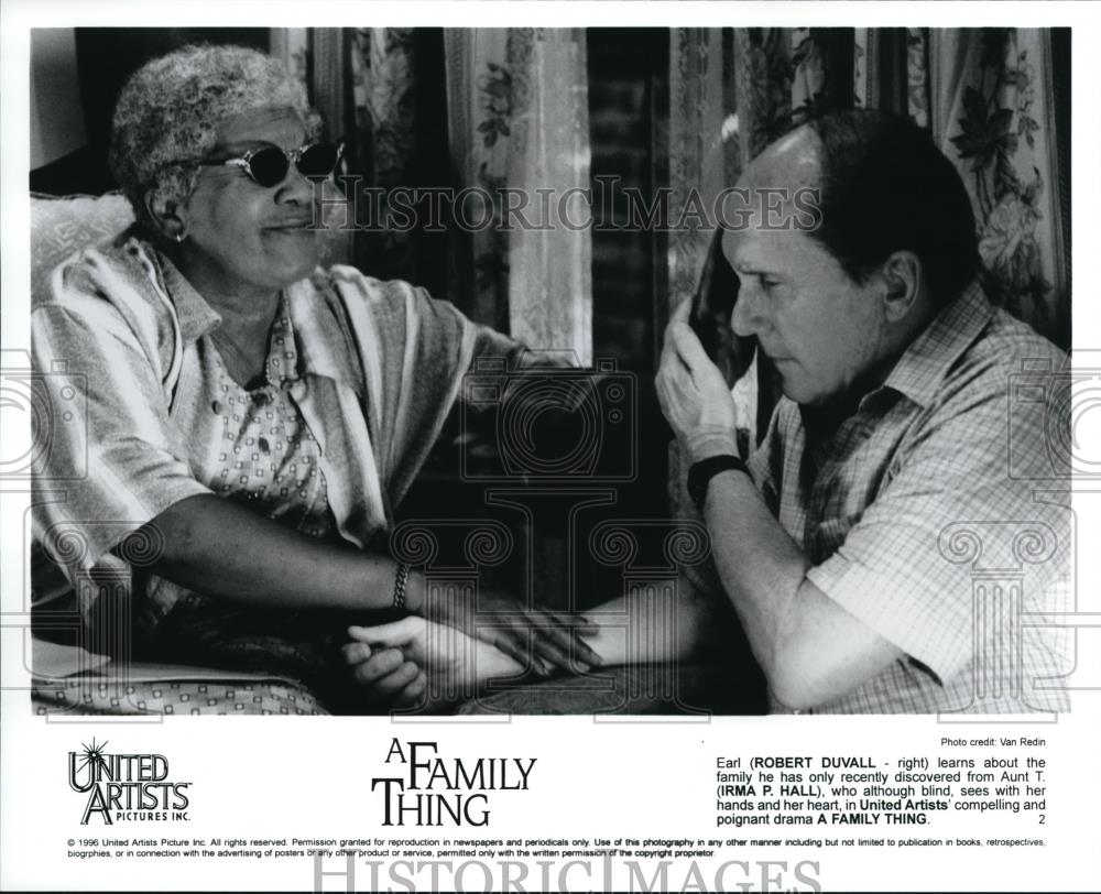 1996 Press Photo Robert Duvall and Irma P. Hall star in A Family Thing - Historic Images