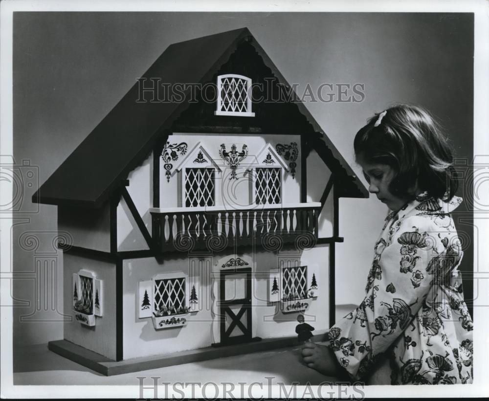 1972 Press Photo Doll House - cva55506 - Historic Images