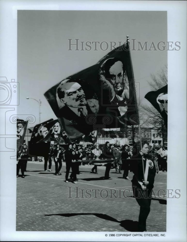 1987 Press Photo Scene from Amerika - cvp55231 - Historic Images