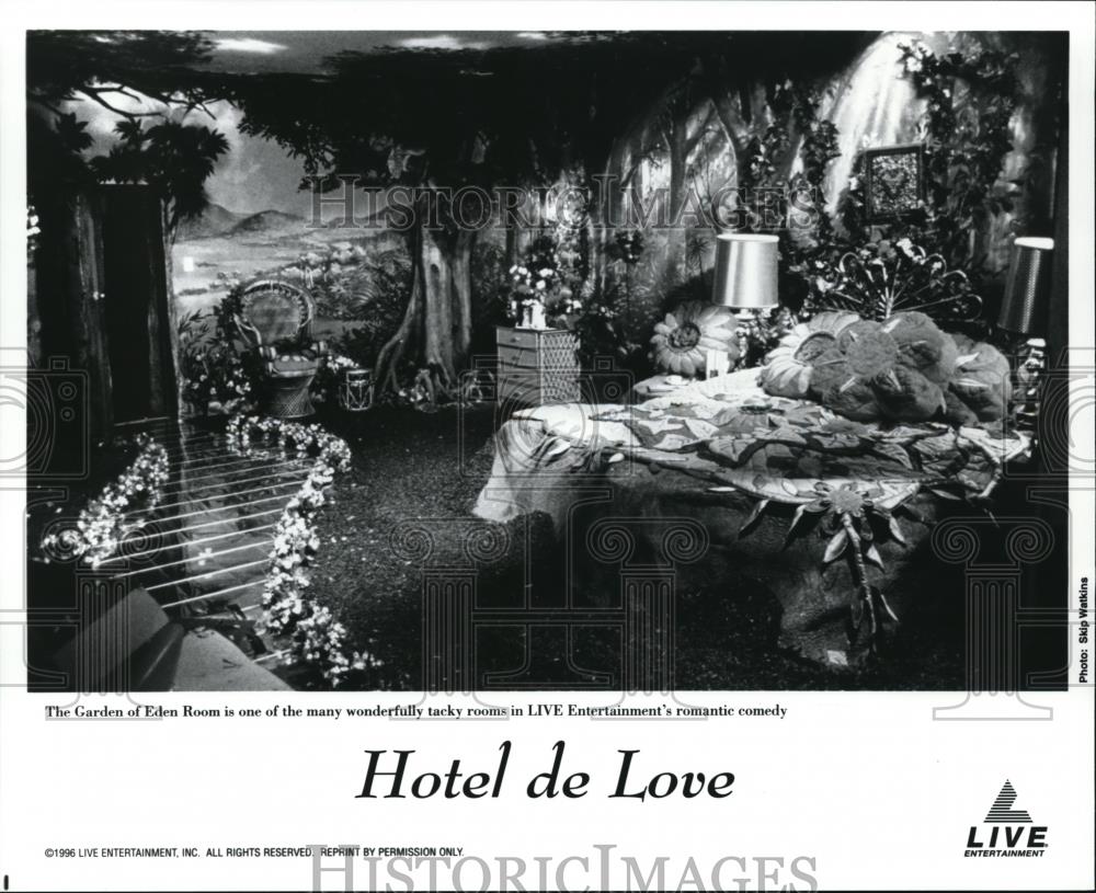 1996 Press Photo The Garden of Eden room in Hotel de Love movie film - cvp42195 - Historic Images