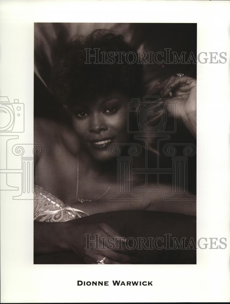 1999 Press Photo Dionne Warwick R&B Pop Singer and Songwriter - cvp73513 - Historic Images