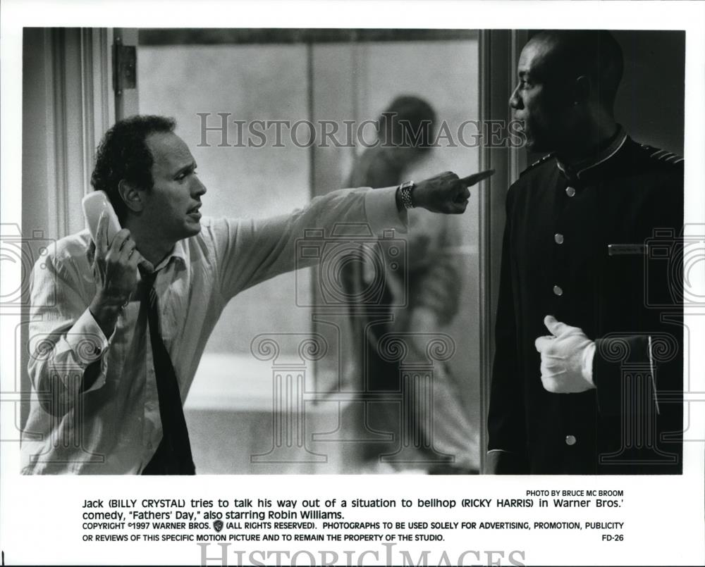 1997 Press Photo Billy Crystal and Ricky Harris in Fathers' Day - cvp41871 - Historic Images
