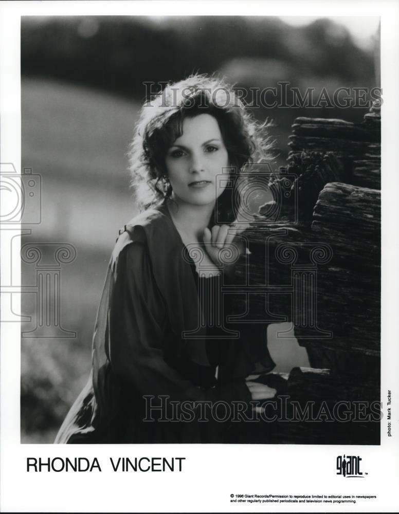 1996 Press Photo Rhonda Vincent American Bluegrass Singer Songwriter Musician - Historic Images