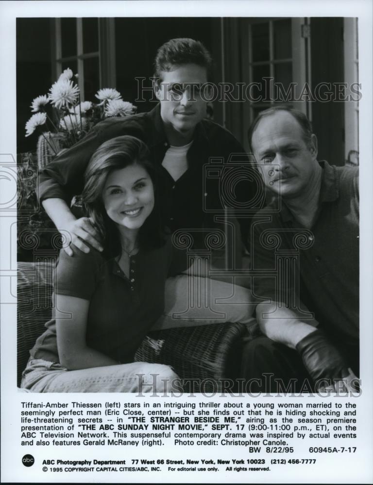 1995 Press Photo Gerald McRaney Tiffani-Amber Thiessen and Eirc Close - Historic Images