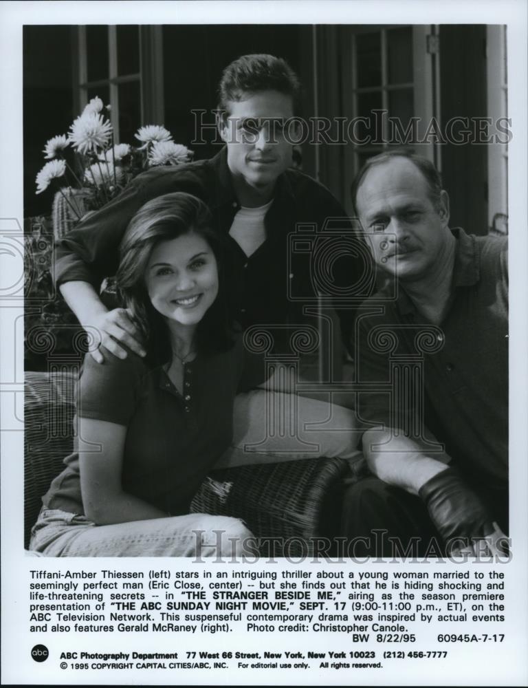 1995 Press Photo Gerald McRaney Tiffani-Amber Thiessen and Eirc Close - Historic Images
