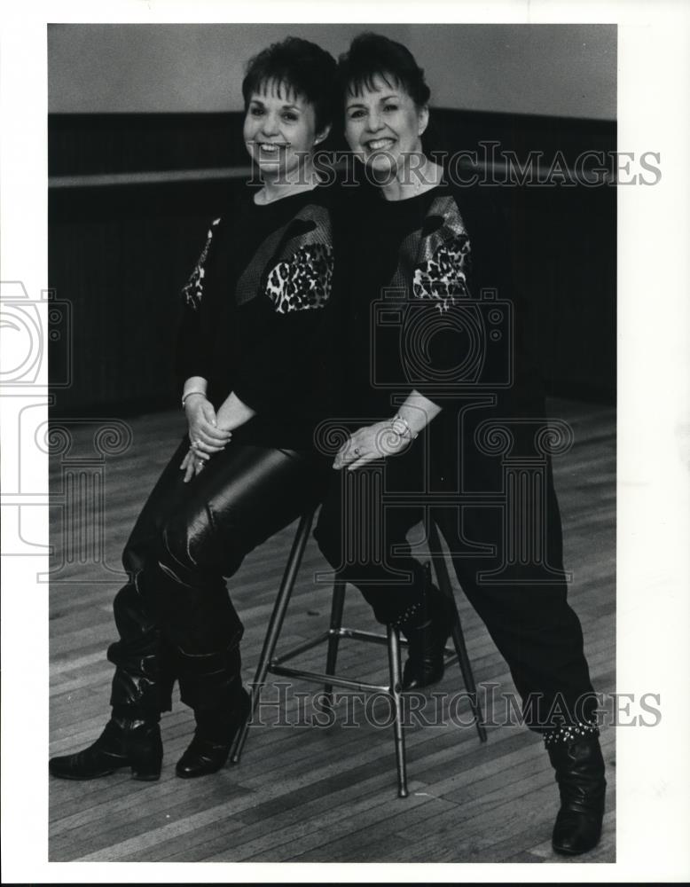 1990 Press Photo Ennis and Eudie Tracey of The Tracey Twins - cvp41429 - Historic Images