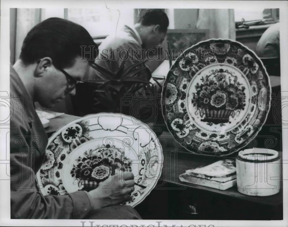 1968 Press Photo China Royal Delftware, years of apprenticeship - cva57491 - Historic Images