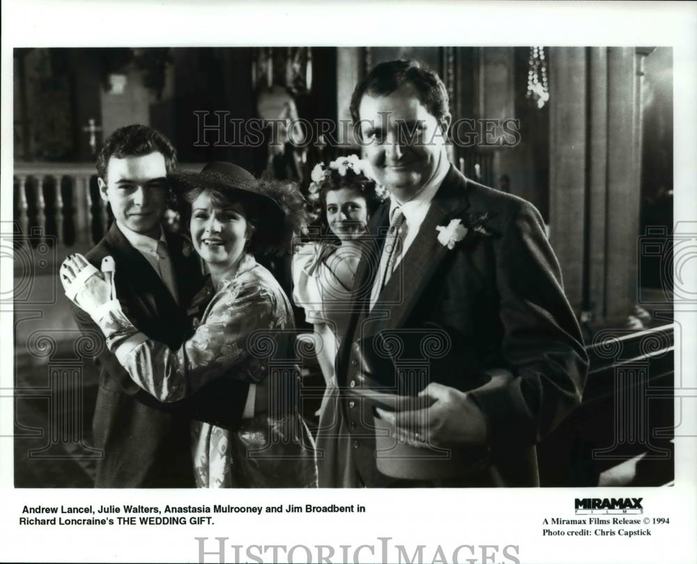 1994 Press Photo Anrew Lancel Julie Walters "The Wedding Gift" - cvp44768 - Historic Images