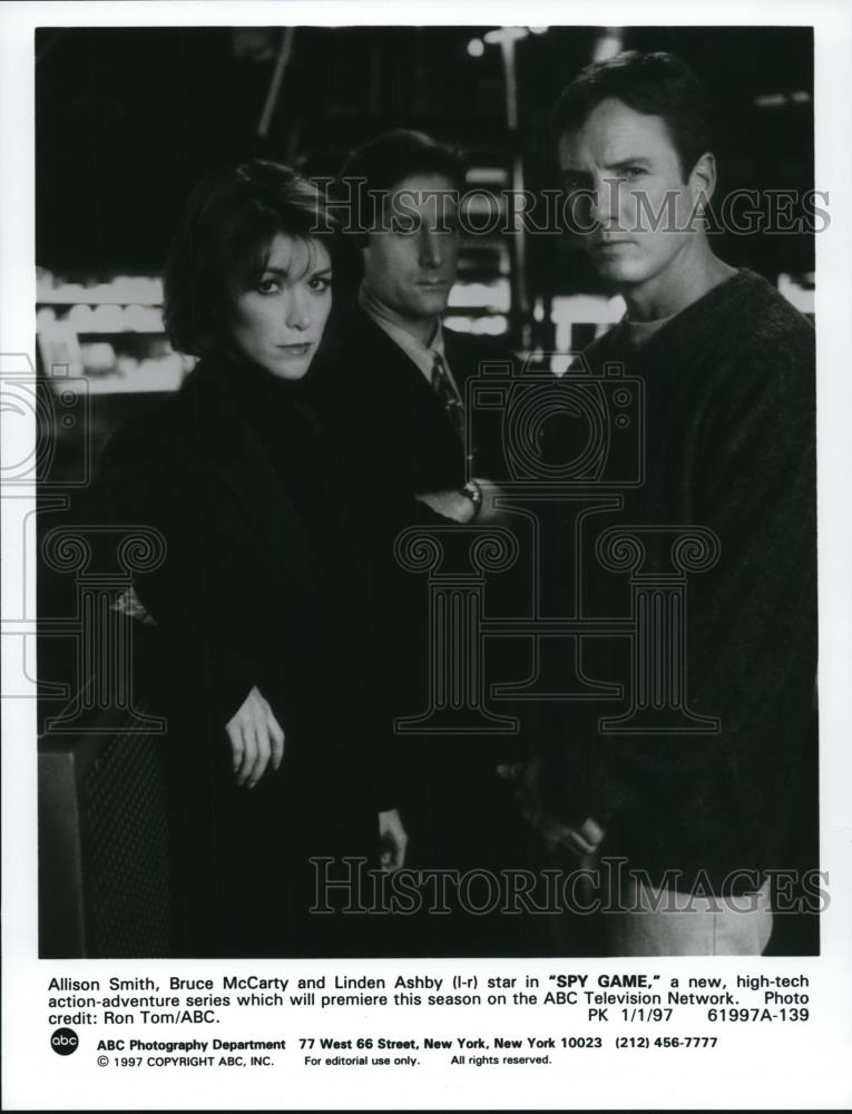 1997 Press Photo Allison Smith Bruce McCarty and Linden Ashby in Spy Game - Historic Images