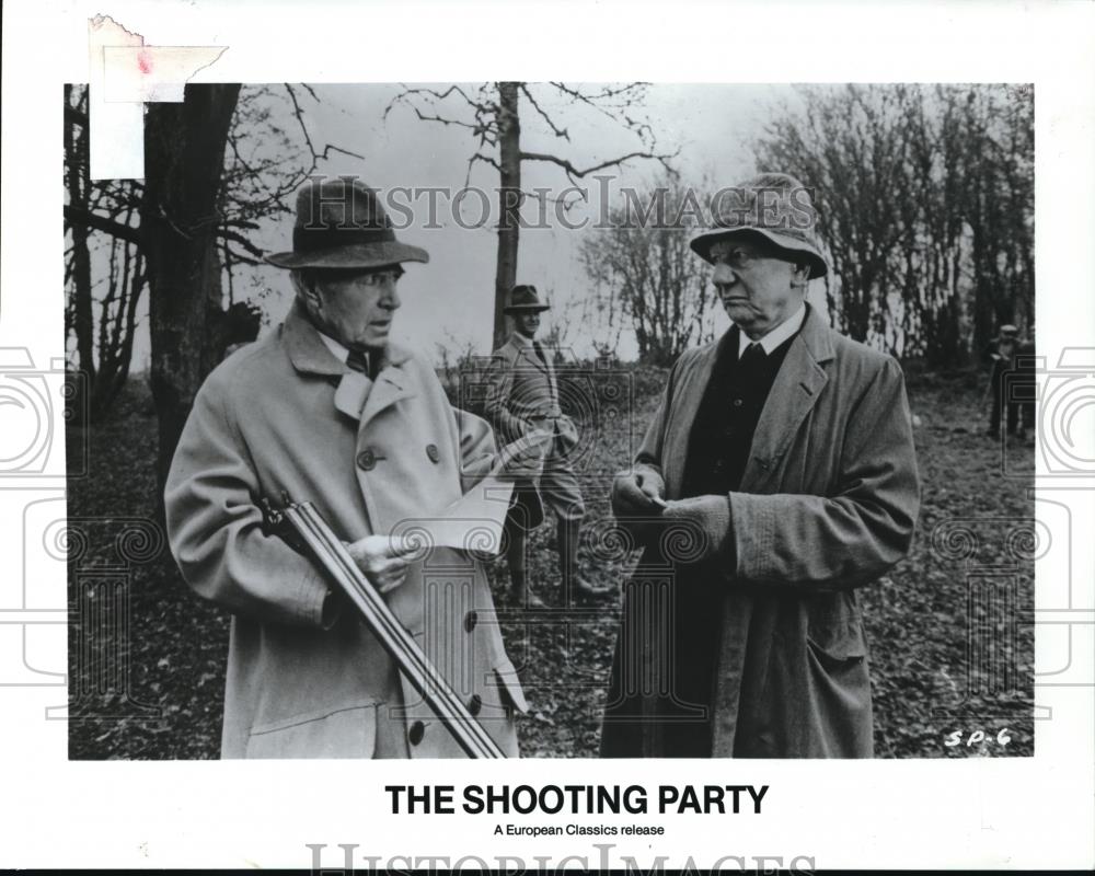 1986 Press Photo John Gielgud and Robert Hardy star in The Shooting Party - Historic Images