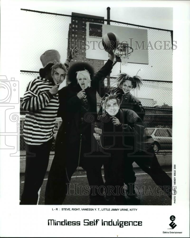 2000 Press Photo Steve Right Vanesssa Y.T. Little Jimmy Urine and Kitty - Historic Images