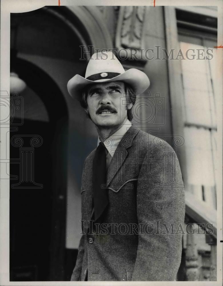 1971 Press Photo Dennis Weaver in McCloud - cvp76133 - Historic Images
