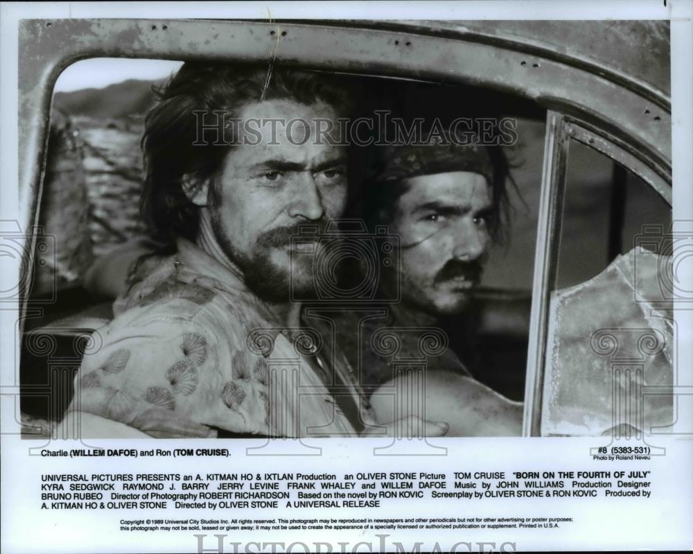 1989 Press Photo Willem Dafoe &amp; Tom Cruise in Born on the 4th of July - Historic Images