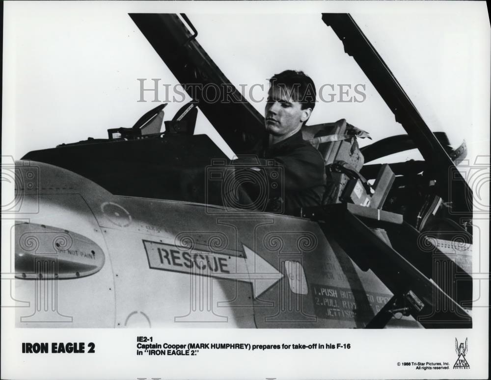 1989 Press Photo Mark Humphrey stars as Captain Cooper in Iron Eagle 2 - Historic Images