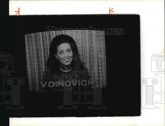 1979 Press Photo Cherrly A Wills in TV Endorsement for George Voinovich - Historic Images