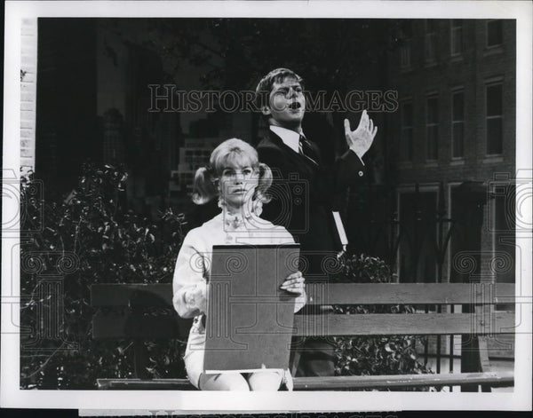 1968 Press Photo Robert Morse and E.J. Peaker in How We Met - cvp50799 ...