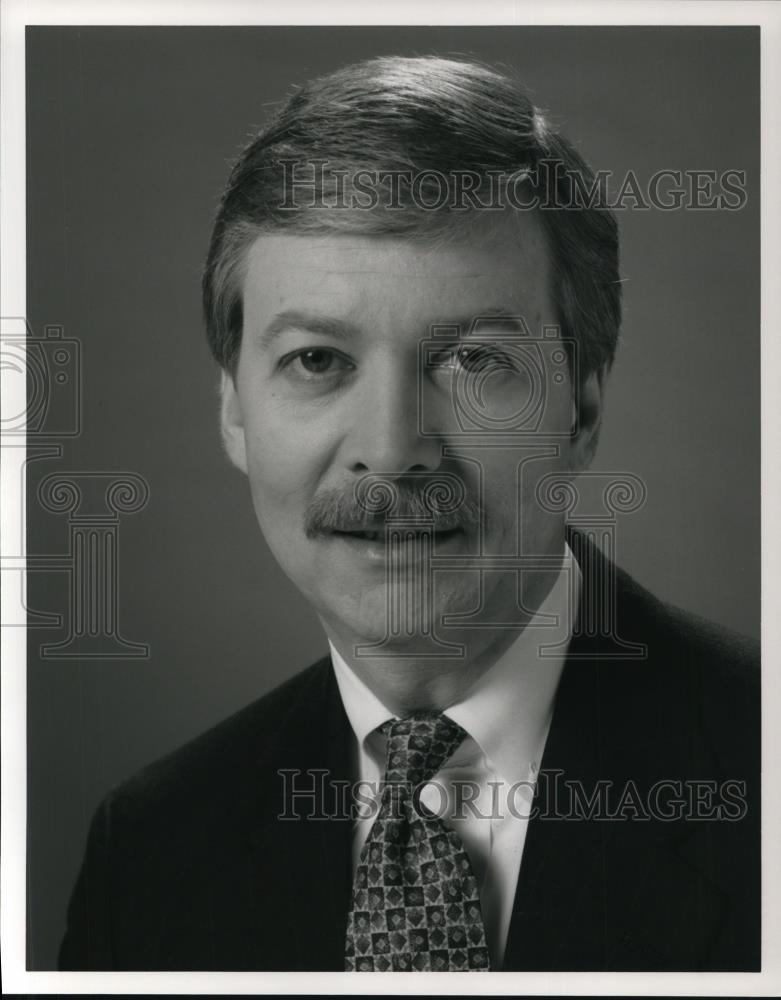 1995 Press Photo Carl Monday TV8 I-Team Investigative Reporter - cvp44292 - Historic Images